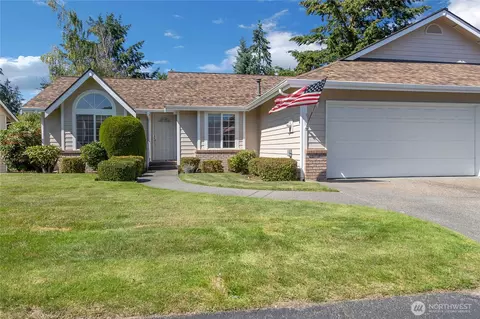 4 Lakewood Oaks Dr, Lakewood, WA 98499