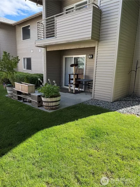 667 4th St NE #M101, East Wenatchee, WA 98802