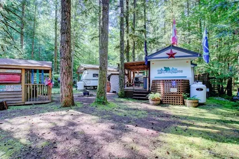 290 Schinn Canyon Dr, Deming, WA 98244