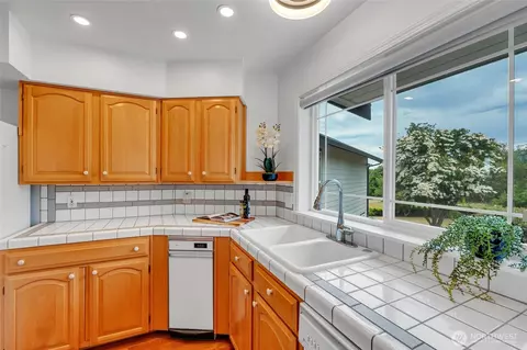 Kitchen - 11 Les Saints Rd, Sequim, WA 98382 photo 2 of 4