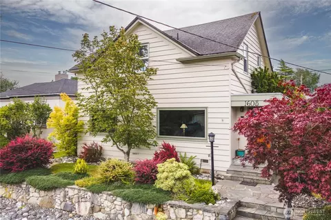 1605 9th St, Anacortes, WA 98221
