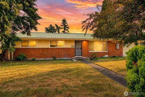 21 SW 8th Ave, Oak Harbor, WA 98277