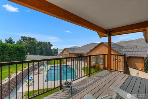 262 42nd Ct NW, East Wenatchee, WA 98802