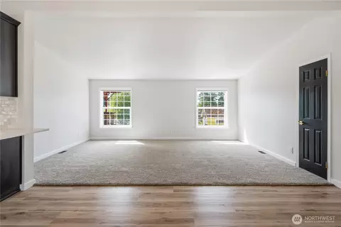 Living - 105 Robin Ct, Longview, WA 98632 photo 3 of 3