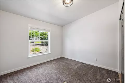 Bedroom - 105 Robin Ct, Longview, WA 98632 photo 2 of 3