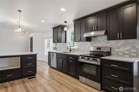 Kitchen - 105 Robin Ct, Longview, WA 98632 photo 1 of 3