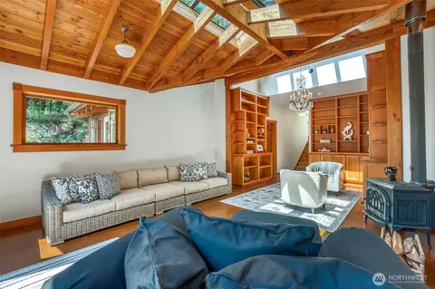 Living - 85 Moki Rd, Orcas Island, WA 98280 photo 2 of 4