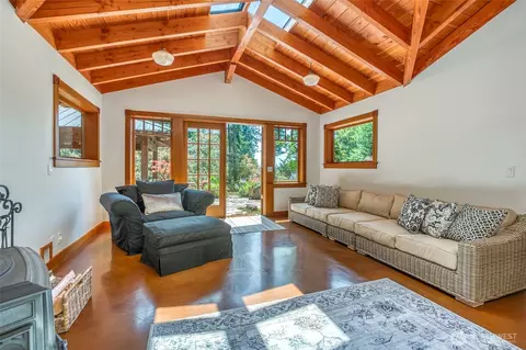 Living - 85 Moki Rd, Orcas Island, WA 98280 photo 4 of 4
