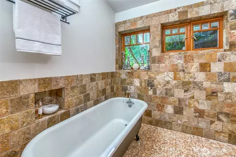 Bath - 85 Moki Rd, Orcas Island, WA 98280 photo 3 of 5