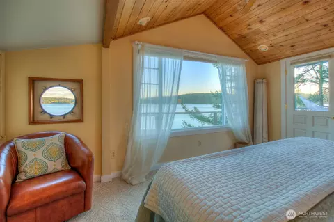 Bedroom - 8278 Orcas Rd, Orcas Island, WA 98280 photo 5 of 6