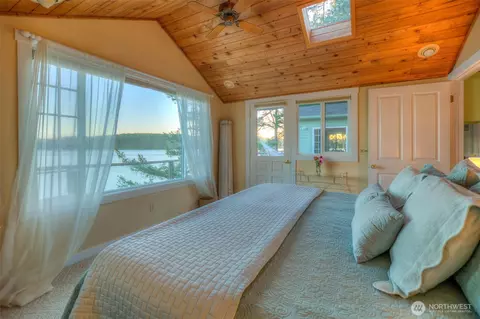 Bedroom - 8278 Orcas Rd, Orcas Island, WA 98280 photo 1 of 6