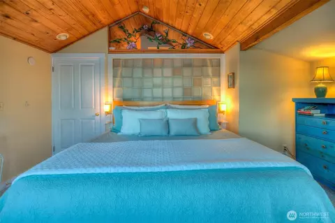 Bedroom - 8278 Orcas Rd, Orcas Island, WA 98280 photo 6 of 6