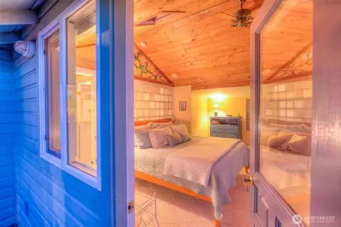 Bedroom - 8278 Orcas Rd, Orcas Island, WA 98280 photo 4 of 6