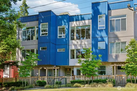 12120 76th Way NE #2, Kirkland, WA 98034