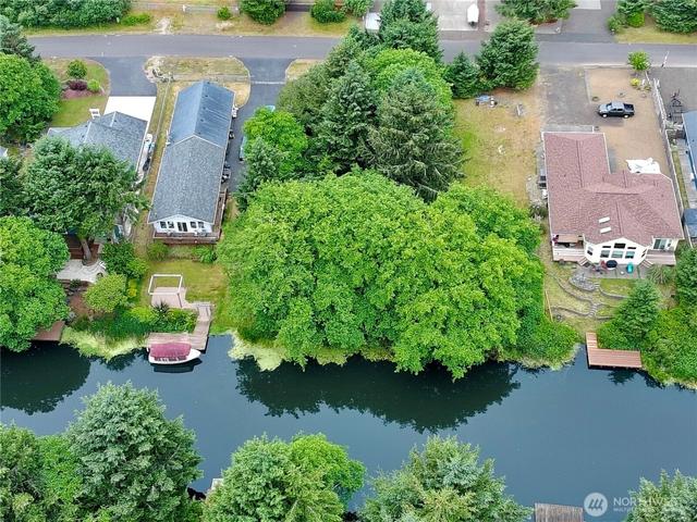 772 Island Cir SE, Ocean Shores, WA 98569