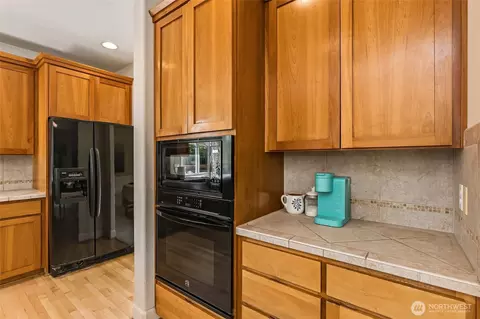 Kitchen - 14519 144th Ave E, Orting, WA 98360 photo 3 of 4