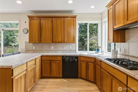 Kitchen - 14519 144th Ave E, Orting, WA 98360 photo 2 of 4