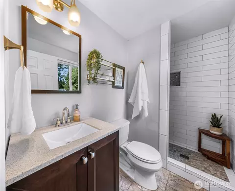 Bath - 19115 104th Ave NE, Bothell, WA 98011 photo 1 of 3