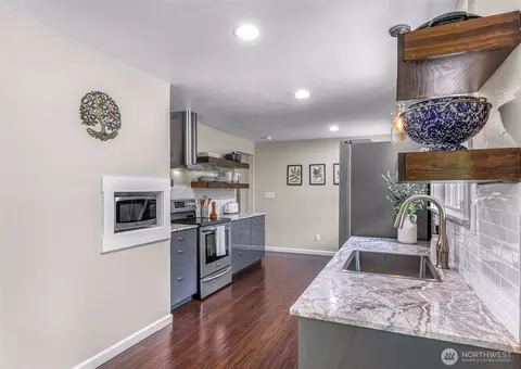 Kitchen - 19115 104th Ave NE, Bothell, WA 98011 photo 2 of 3