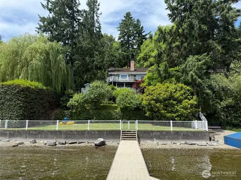 648 Lake Sammamish Ln NE, Bellevue, WA 98008