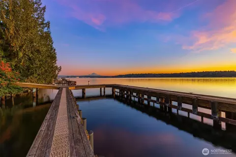 8001 W Mercer St, Mercer Island, WA 98040