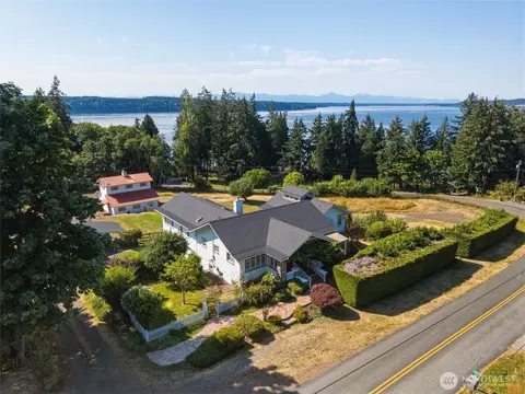 9931 Johnson Point Rd NE, Olympia, WA 98516