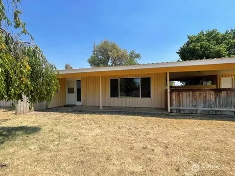 511 Castle Dr, Moses Lake, WA 98837
