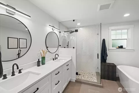 Bath - 7714 234th St SW, Edmonds, WA 98026 photo 1 of 5