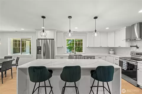 Kitchen - 7714 234th St SW, Edmonds, WA 98026 photo 2 of 5