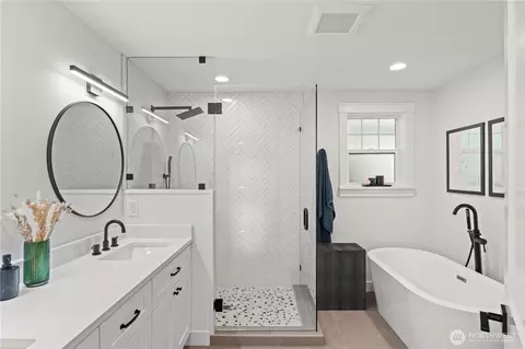 Bath - 7714 234th St SW, Edmonds, WA 98026 photo 2 of 5