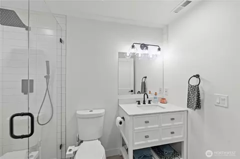 Bath - 7714 234th St SW, Edmonds, WA 98026 photo 5 of 5