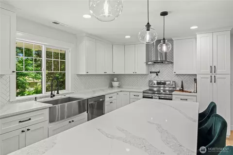 Kitchen - 7714 234th St SW, Edmonds, WA 98026 photo 4 of 5