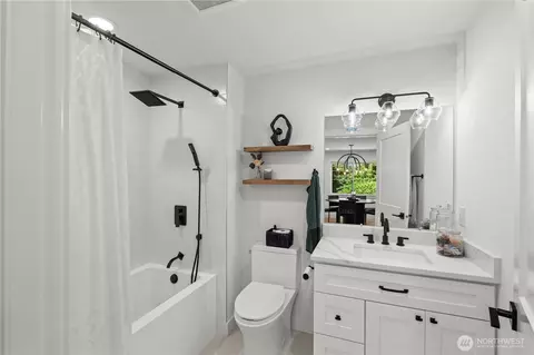 Bath - 7714 234th St SW, Edmonds, WA 98026 photo 4 of 5