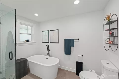 Bath - 7714 234th St SW, Edmonds, WA 98026 photo 3 of 5