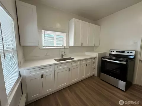 Kitchen - 2519 Baker Ave, Everett, WA 98201 photo 3 of 9
