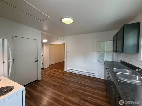 Kitchen - 2519 Baker Ave, Everett, WA 98201 photo 5 of 9