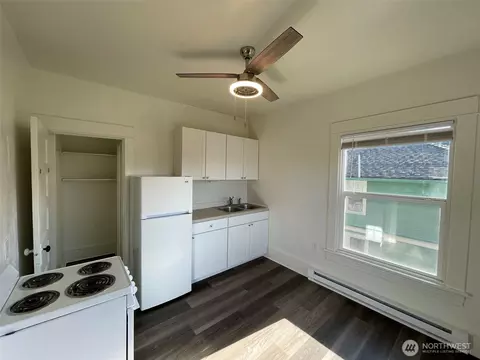 Kitchen - 2519 Baker Ave, Everett, WA 98201 photo 8 of 9