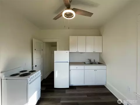 Kitchen - 2519 Baker Ave, Everett, WA 98201 photo 9 of 9