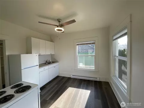 Kitchen - 2519 Baker Ave, Everett, WA 98201 photo 7 of 9