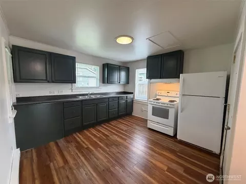 Kitchen - 2519 Baker Ave, Everett, WA 98201 photo 4 of 9