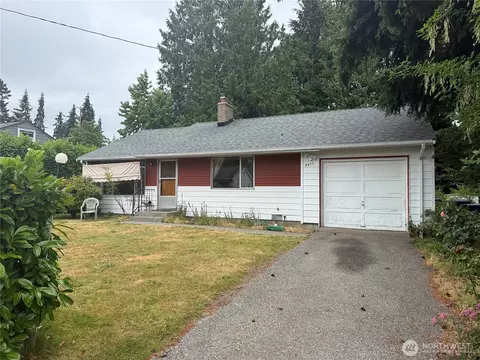 6613 Penny Ln, Lynnwood, WA 98036