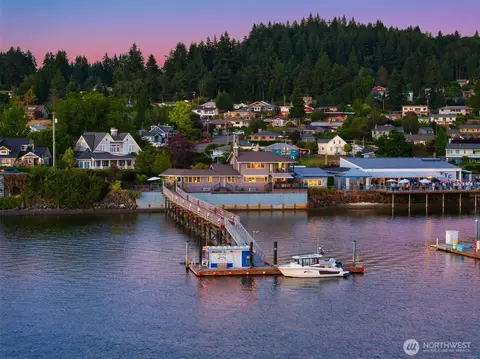 18211 Fjord Dr NE, Poulsbo, WA 98370
