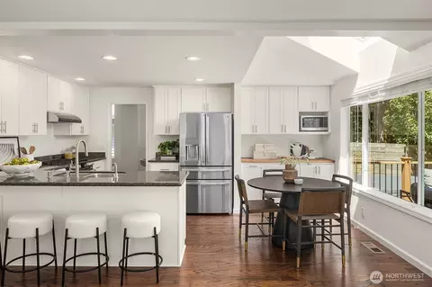 Kitchen - 16910 118th Ave NE, Bothell, WA 98011 photo 2 of 3