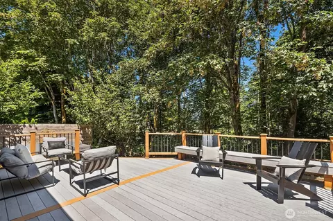 Exterior - 16910 118th Ave NE, Bothell, WA 98011 photo 2 of 7