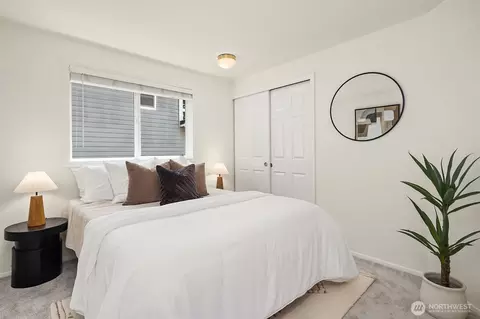 Bedroom - 16910 118th Ave NE, Bothell, WA 98011 photo 2 of 4