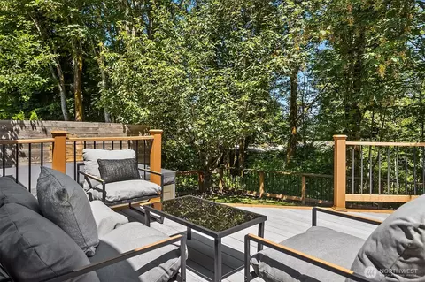 Exterior - 16910 118th Ave NE, Bothell, WA 98011 photo 3 of 7