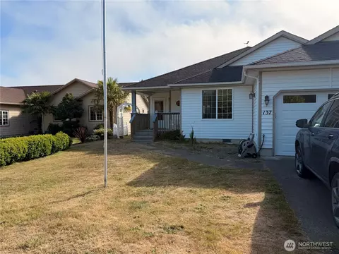 137 Canal Dr NE, Ocean Shores, WA 98569