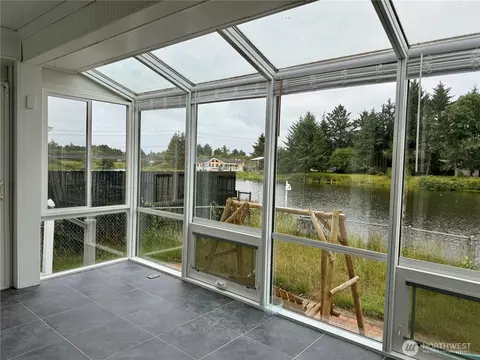 137 Canal Dr NE, Ocean Shores, WA 98569