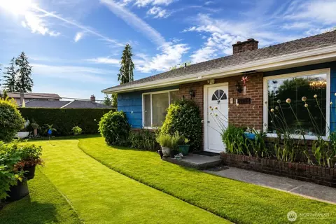 1323 S Violet Meadow St S, Tacoma, WA 98444