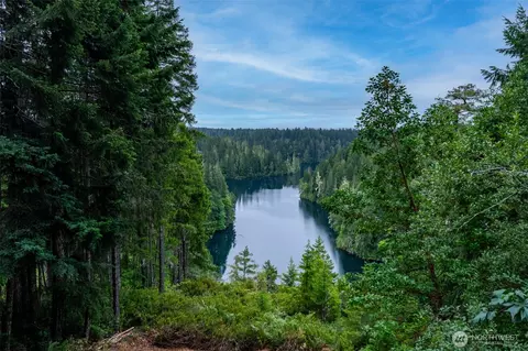 40 N Beaver Pl S, Hoodsport, WA 98548